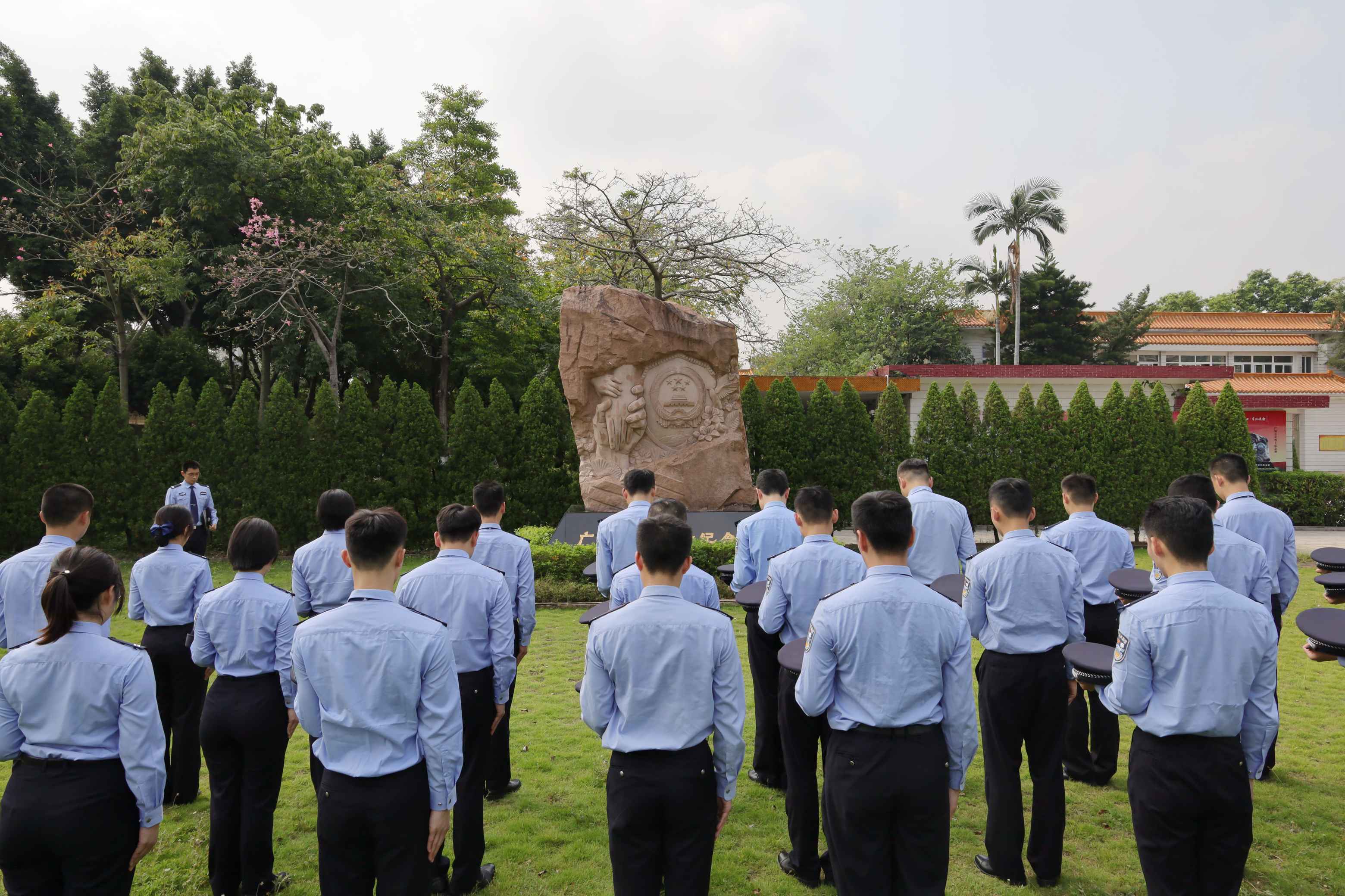 图片 1.jpg 图片 1.jpg