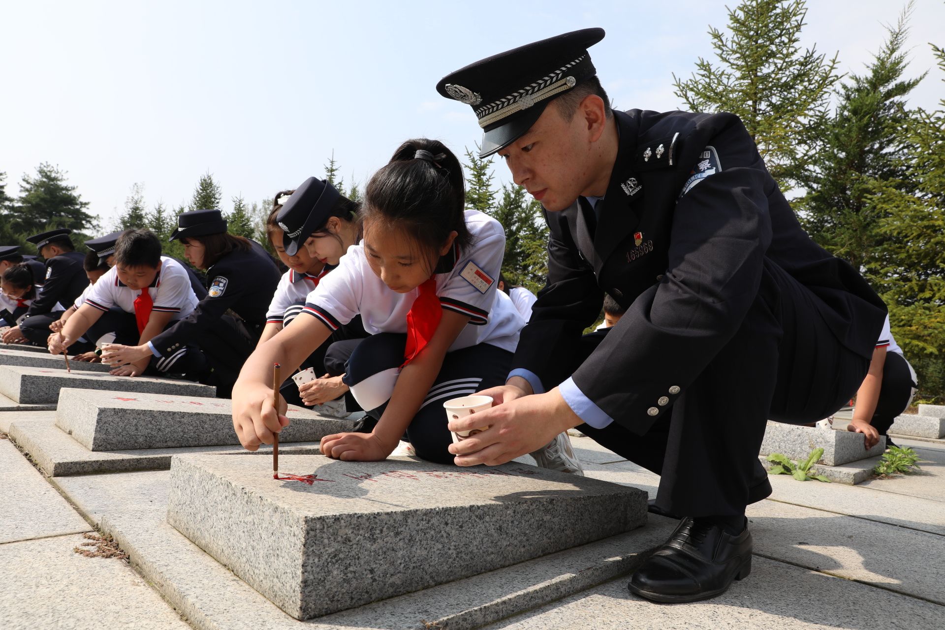 图片 4.jpg 图片 4.jpg