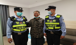 七旬退伍老兵迷路 民警暖心救助