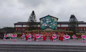 重庆铜梁：乡村“村晚”展现百姓幸福美好新生活