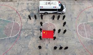 描红“中国”——云南文山移民管理警察庆祝新中国成立72周年