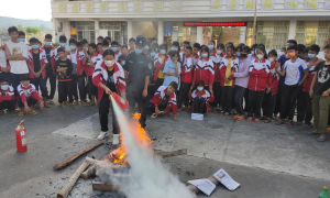讲好普法教育课 共建平安校园