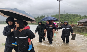 24小时在岗 国庆坚守不松懈