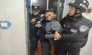 马鹿沟边境派出所与二十一道沟边境检查站联勤期间救助一名醉酒男子