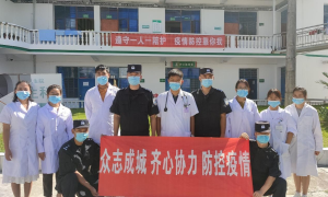 国庆平安健康行 警医携手送“礼包”