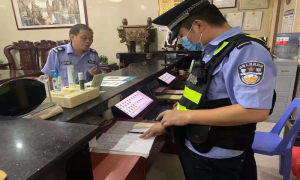 红河移民管理警察的节庆“枫”警