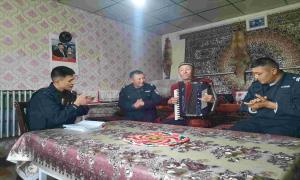 民族团结一家亲：一家人，不说两家话
