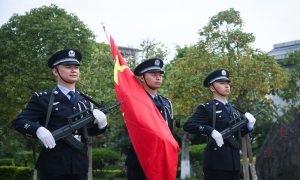 他们用责任和担当让象征“中国”的脚印无限延长