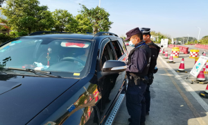 24小时严查  筑牢边境防控“铁卡”