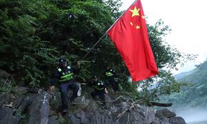穿越“山林峡谷” 巡逻在边境线上