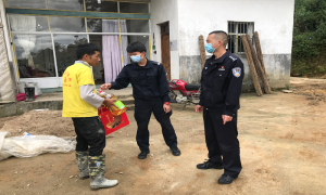 节前送温暖  慰问暖人心