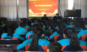 喀拉也木勒边境派出所联合驻地学校开展青少年法治教育讲座