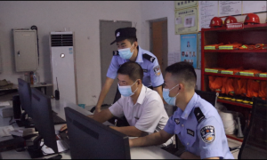 东兴边境派出所民警的国庆“假期”