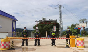 黄莲山下水潺潺 护边民警衣蓝蓝