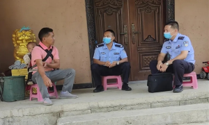 辅警王军：上得厅堂 下得厨房
