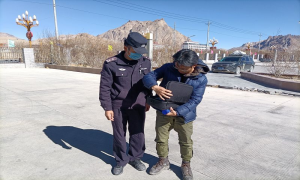 事小情暖 门士边境派出所全力帮助游客寻回丢失物品