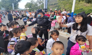 站好“护学岗” 暖心又给力！