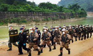 军警民联合巡逻共筑防疫铜墙铁壁