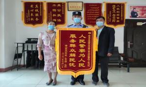 他在群众心中有着沉甸甸的份量