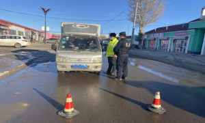 喀拉也木勒边境派出所严抓冬季道路交通安全管理