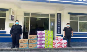 河口城关边境派出所守边民警收到的暧心礼物