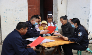 骑马坝边境派出所进村下寨将党的十九届六中全会“好声音”送到百姓身边
