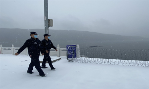风雪中的“警色”最动人