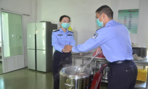 畹町出入境边防检查站那邦分站多措并举预防季节性疾病