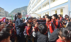 架科底边境派出所开展普法宣传活动