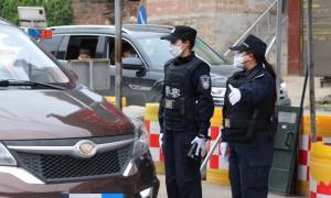 都市白领丽人到边境当戍边辅警