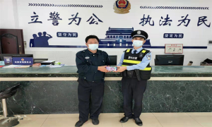 拾获手机交失主 拾金不昧暖人心