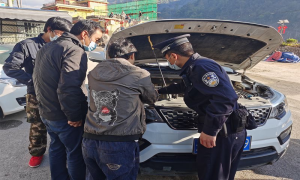 腾冲出入境边防检查站民警真情为民担当获赞扬