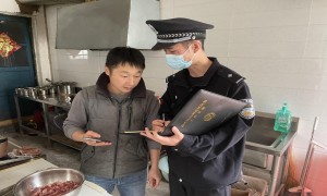 古城里边境派出所联合驻地党委政府开展行业场所防疫检查