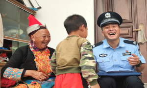 保平安 化矛盾 重服务——金平城关边境派出所积极打造群众家门口贴身型警务模式