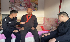 苇沙河边境派出所走访慰问老兵
