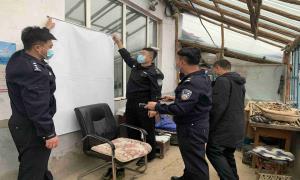宝泉山暖心民警上门办证解民忧
