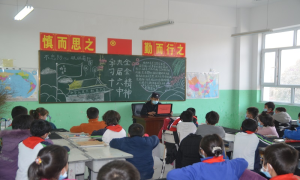 党的十九届六中全会精神“进校园”宣讲