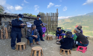 平河边境派出所进村入户开展冬季安全防范宣传活动