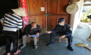 昔马边境派出所“敲门”行动 助力打赢疫情防控阻击战