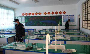 石月亮边境派出所深入辖区校园开展消防安全检查