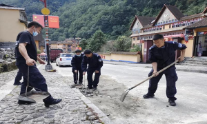 独龙江边境派出所开展人居环境整治全力助推乡村振兴