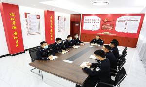 “铁军阵地”激活学习热情——盐城机场边检站创新十九届六中全会学习形式