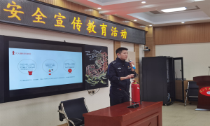 民警开展“消防安全进校园”活动