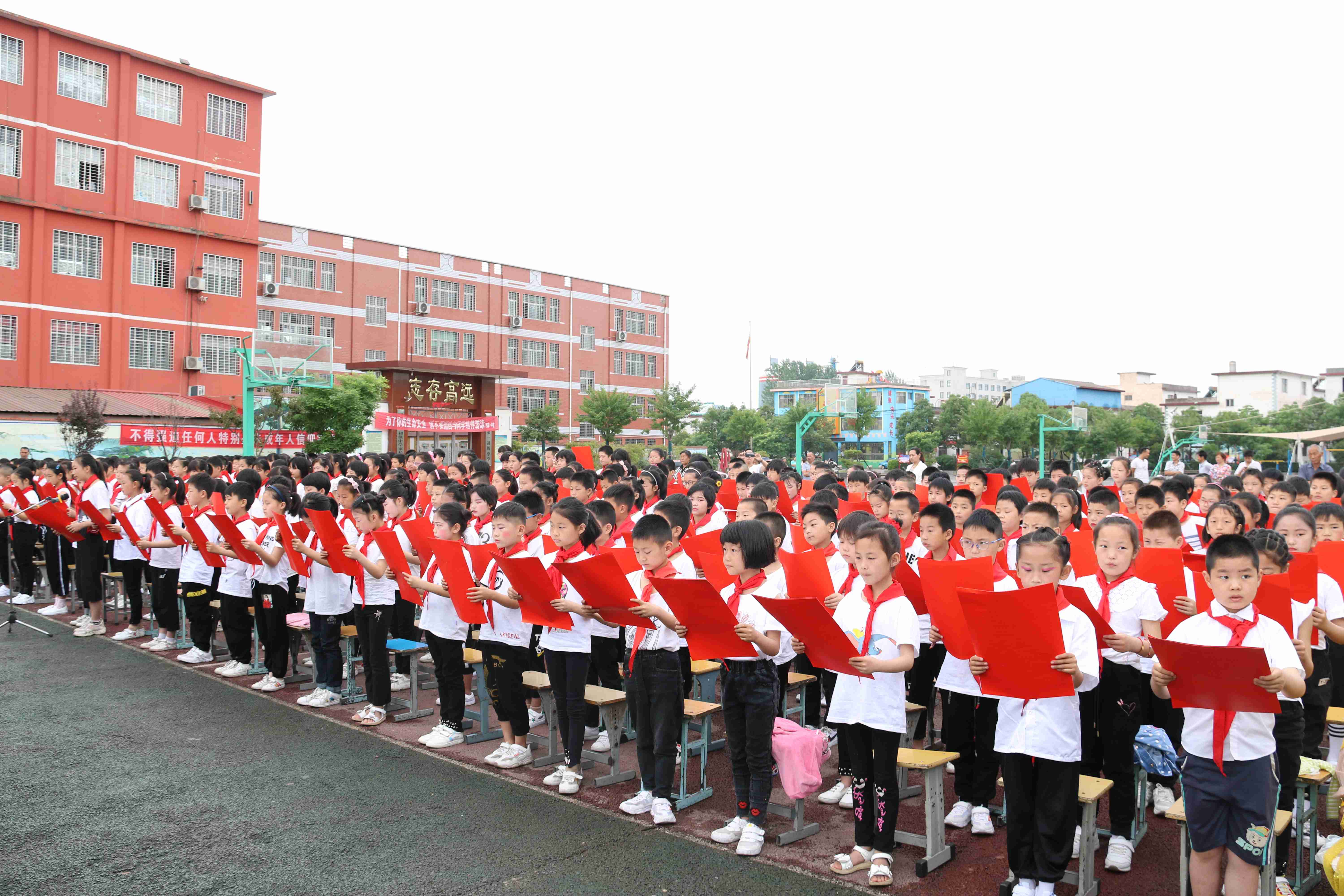 西峡县回车镇第一中心小学开展“迎端午颂屈原”经典诗文朗读活动.jpg