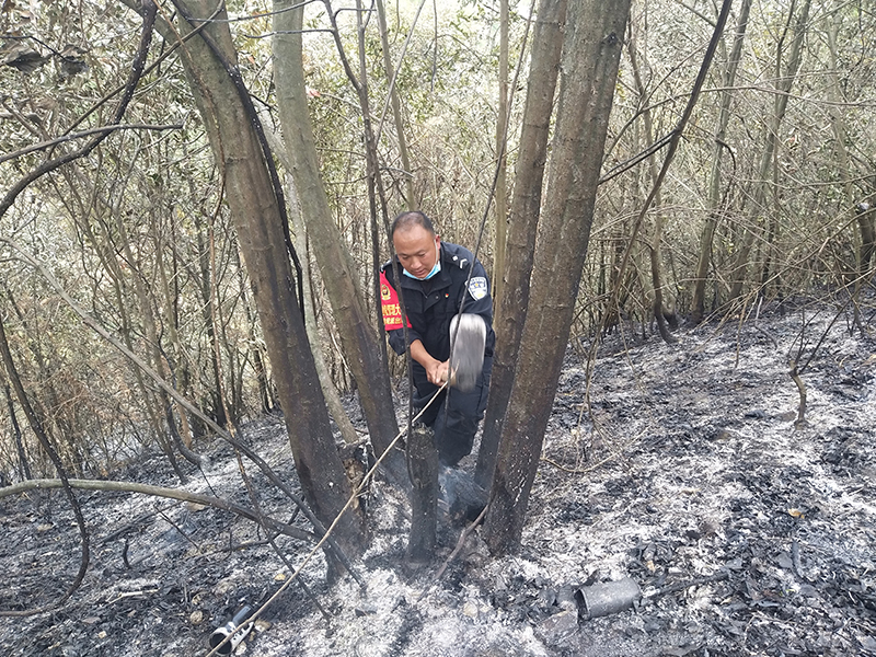 “老李”参加救火1.jpg “老李”参加救火1.jpg