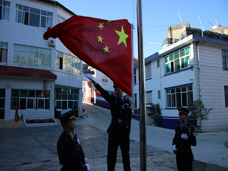 升旗.jpg 升旗.jpg