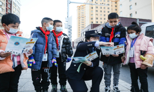 国门一线普法润民心