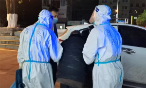 老人寒夜无法归家 民警救助情暖人心