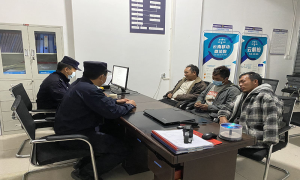 入户走访知民意 用脚步架起警民连心桥