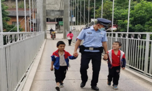 双拉警务室，山区孩子的“第二个家”